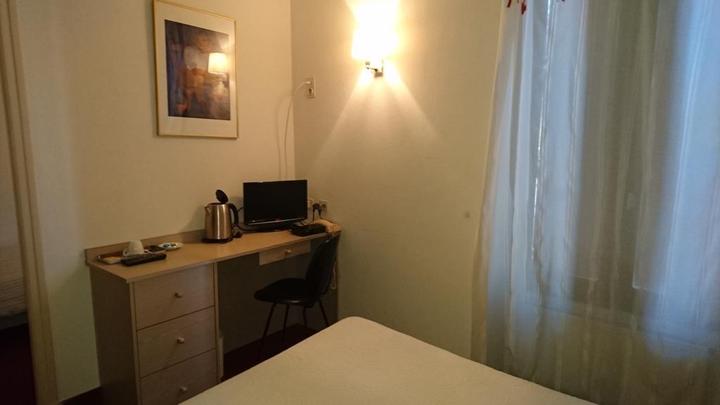 Hotel De France Objat Bagian luar foto