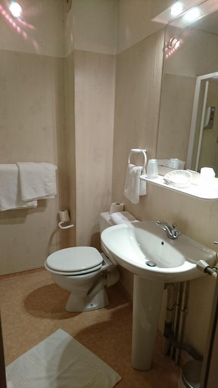 Hotel De France Objat Bagian luar foto