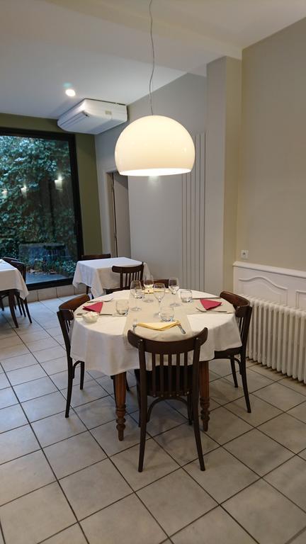 Hotel De France Objat Bagian luar foto